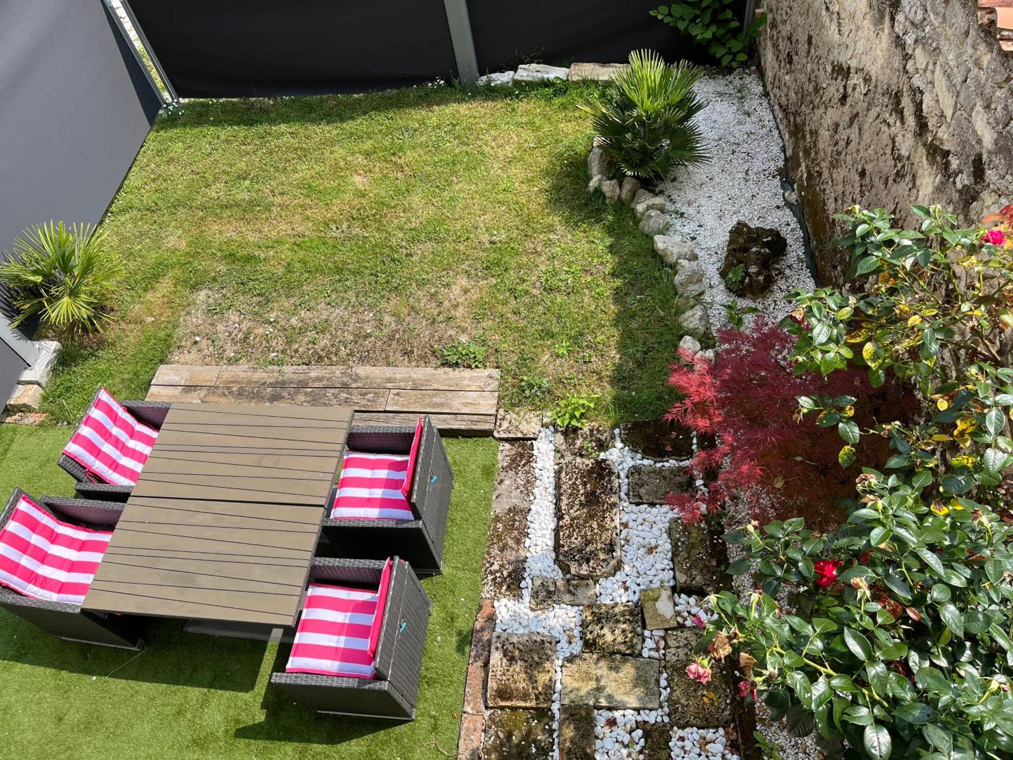 Charmante Charentaise Saint-Jean-dʼAngély Exteriör bild